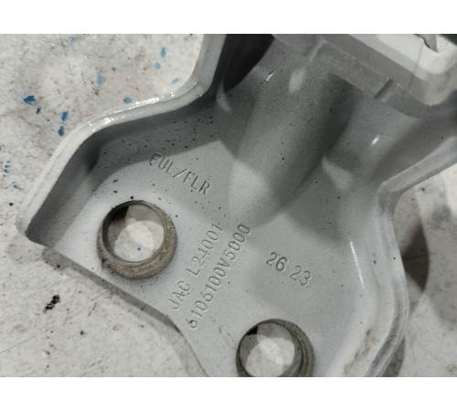 Петля двери передняя левая верхняя