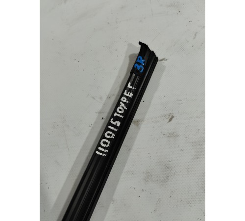 Уплотнитель стекла (задний правый внутренний)