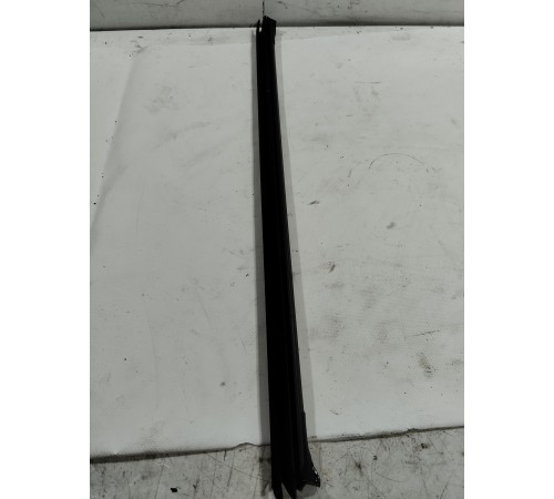 Уплотнитель стекла (задний правый внутренний)