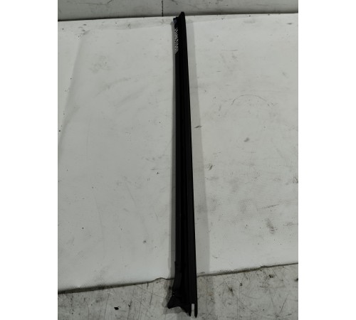 Уплотнитель стекла (задний правый внутренний)