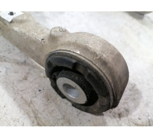 Верхний передний рычаг правый