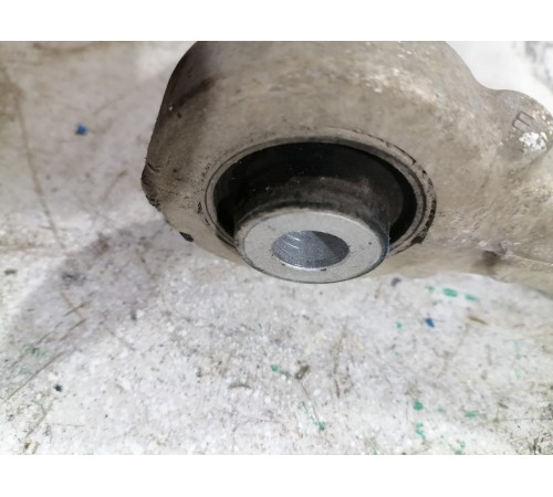 Верхний передний рычаг правый