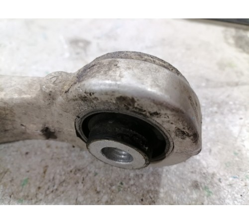 Верхний передний рычаг правый