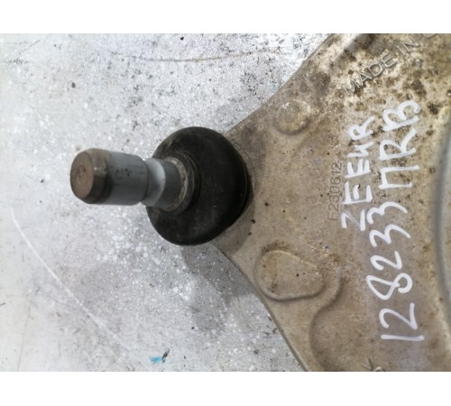 Верхний передний рычаг правый