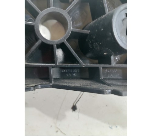 Кронштейн передний левый