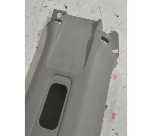 Обшивка задней стойки (левая верхняя)