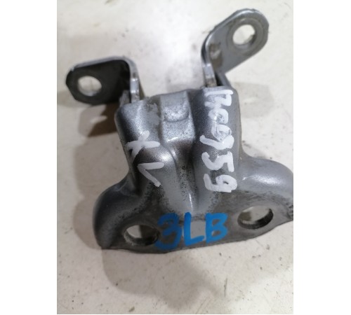 Петля двери задняя левая верхняя