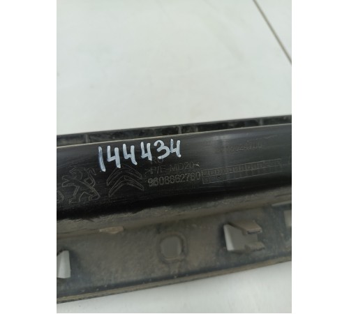 Кронштейн заднего бампера центральный