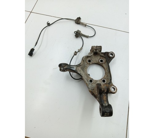 Кулак поворотный передний правый