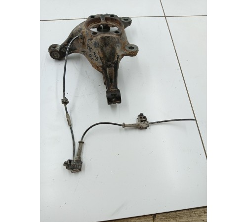 Кулак поворотный передний правый