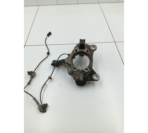 Кулак поворотный передний правый