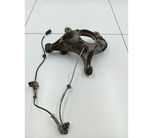 Кулак поворотный передний правый