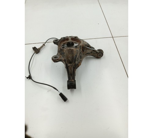 Кулак поворотный передний правый