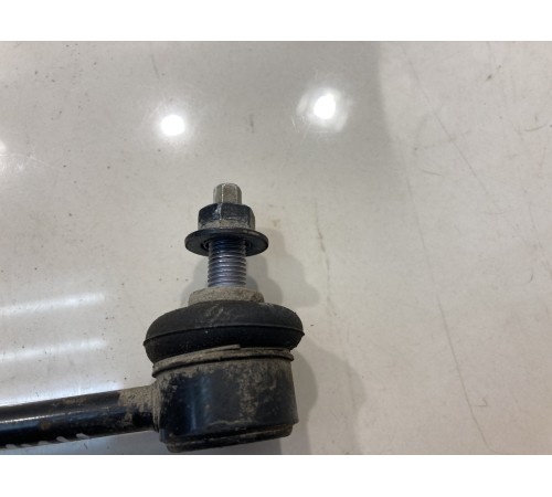 Стойка переднего стабилизатора