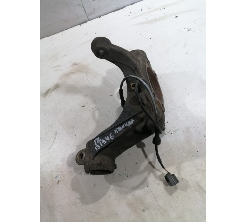 Кулак поворотный передний левый