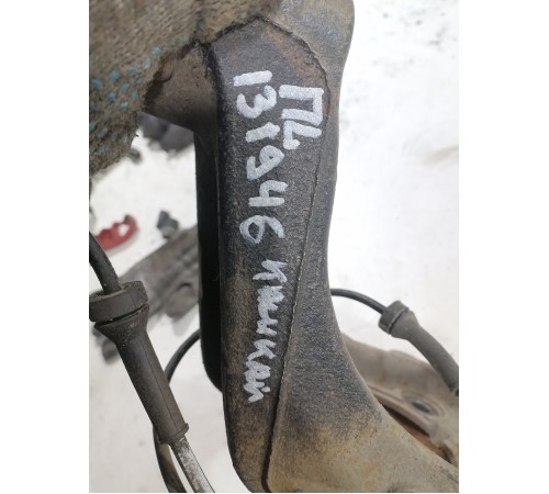 Кулак поворотный передний левый