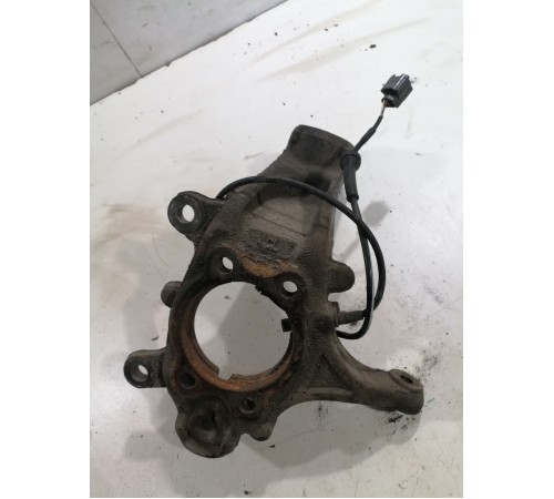 Кулак поворотный передний левый