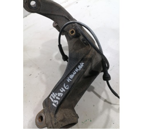 Кулак поворотный передний левый