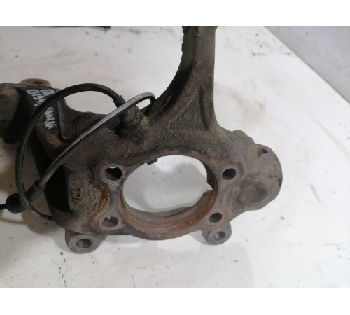 Кулак поворотный передний левый