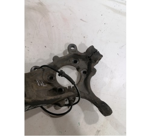 Кулак поворотный передний левый