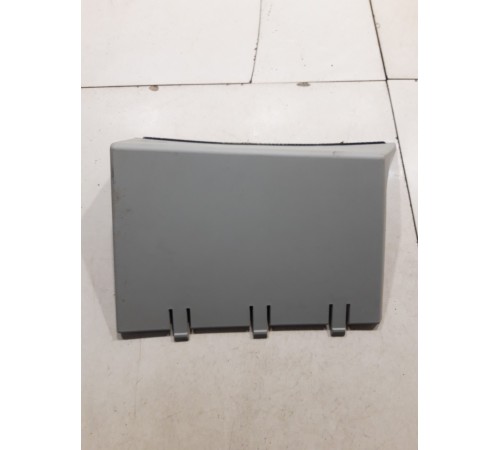 Накладка вещевого отделения на консоли крыши