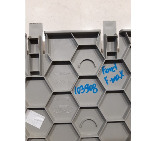 Накладка вещевого отделения на консоли крыши