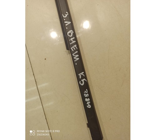 Уплотнитель стекла (задний, левый, внешний)