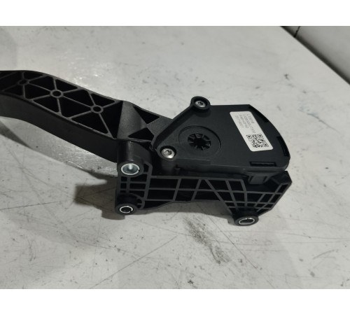 Педаль акселератор (газа)