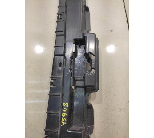 Кронштейн накладки на порог (наружней) левый средний