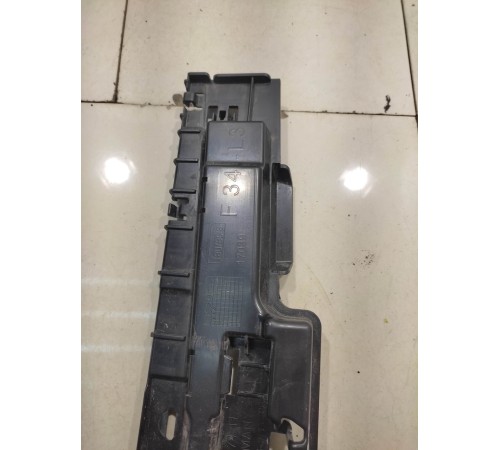 Кронштейн накладки на порог (наружней) левый средний