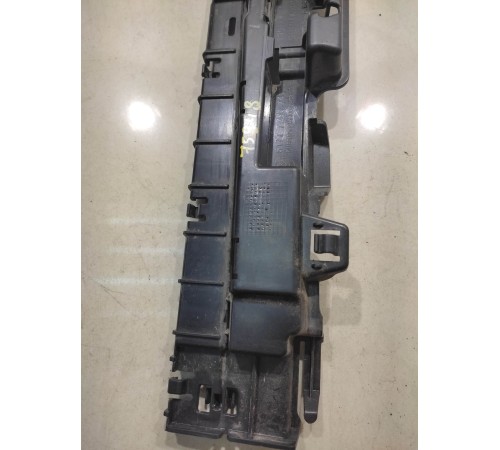 Кронштейн накладки на порог (наружней) левый средний