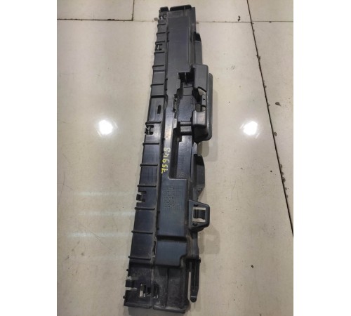 Кронштейн накладки на порог (наружней) левый средний