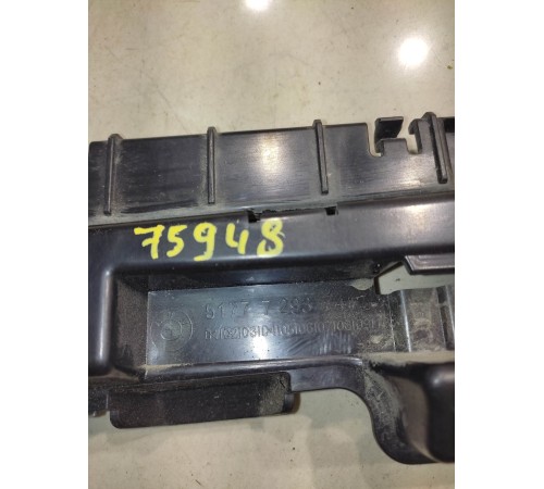 Кронштейн накладки на порог (наружней) левый средний