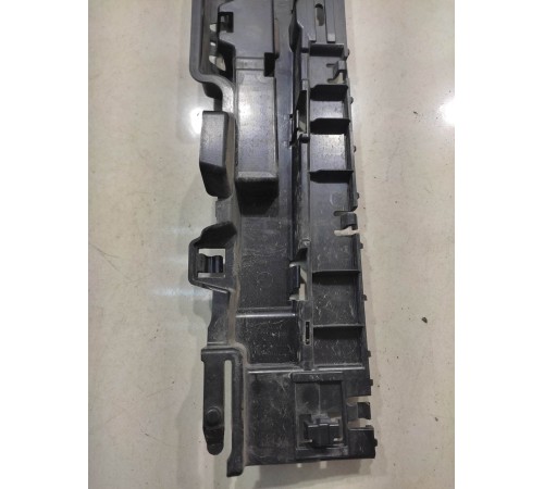 Кронштейн накладки на порог (наружней) левый средний