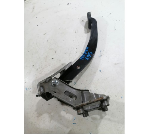 Педаль тормоза