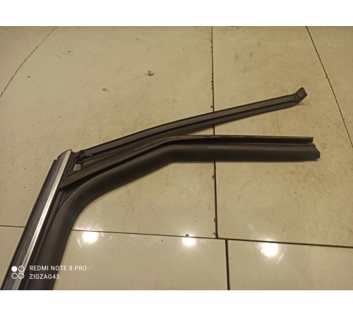 Уплотнитель стекла (задний, левый)