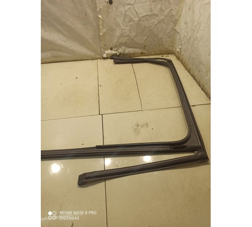 Уплотнитель стекла (задний, левый)