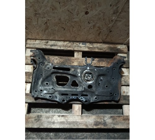 Балка подвески подрамник передняя