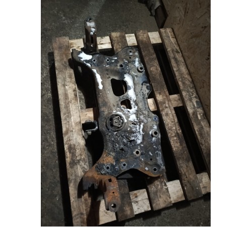 Балка подвески подрамник передняя