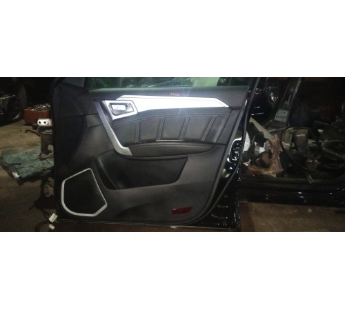 Обшивка двери (передняя правая)