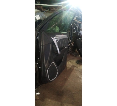 Обшивка двери (передняя правая)