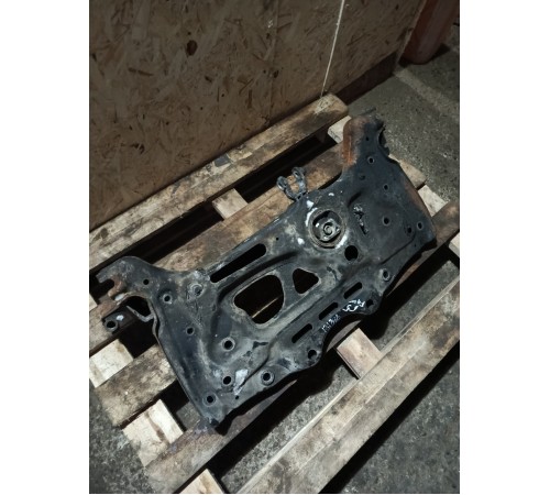 Балка подвески подрамник передняя