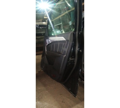 Обшивка двери (передняя правая)