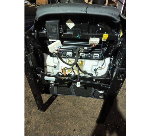 Сиденье переднее левое