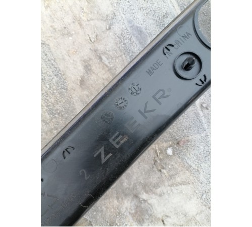 Пыльник крышки багажника