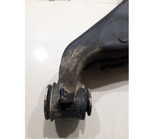 Рычаг подвески передний правый нижний