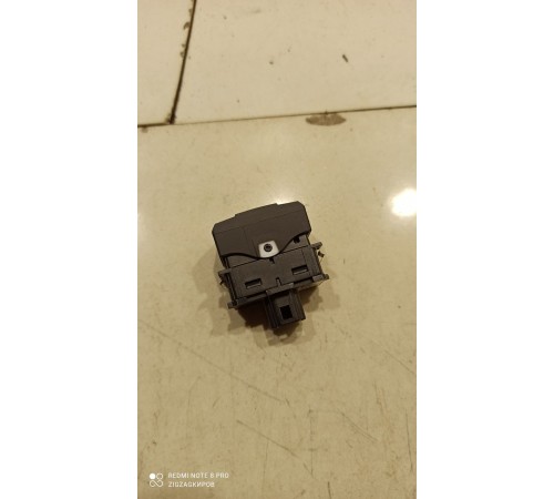 Кнопка включения заднего рабочего фонаря