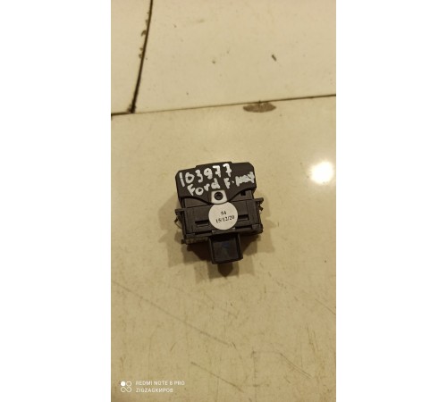 Кнопка включения заднего рабочего фонаря