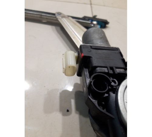 Стеклоподъёмник (задний, правый)