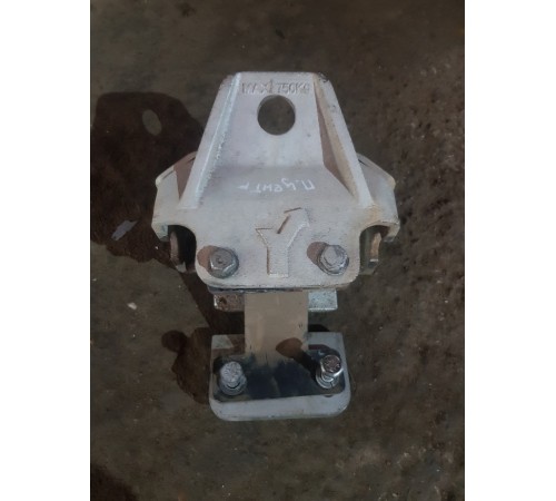 Опора двигателя центральная правая